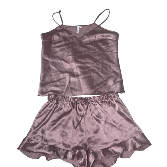 DB Studio satin Cami and ruffle flutter shorts pajama set - Picture 3 of 10